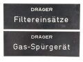 Zwei Kunststoffschilder Dräger Gas-Spürgerät und Filtereinsätze. Maße je 6 x 18cm.