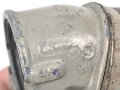 Gasmaske Wehrmacht, gummierte Ausführung mit ungewöhnlichen Kopfbändern, undeutlich datiert