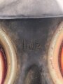 Gasmaske Wehrmacht, gummierte Ausführung mit ungewöhnlichen Kopfbändern, undeutlich datiert