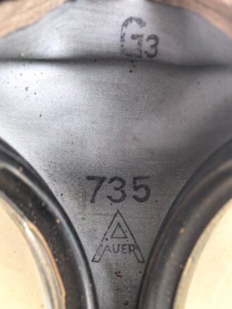 Deutschland,  Atemschutzmaske AUER Modell 735 aus dem 1950iger Jahren unter verwendung von Restbeständen der Wehrmachtsproduktion