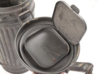 Gasmaskendose / Bereitschaftsbüchse Wehrmacht Modell 1938. Originallack, guter Zustand, datiert 1939