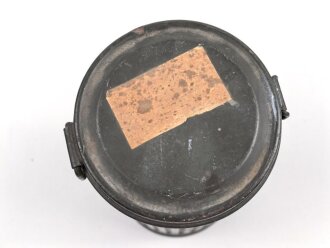 Gasmaskendose / Bereitschaftsbüchse Wehrmacht Modell 1938. Originallack, guter Zustand, datiert 1939