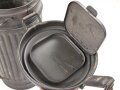 Gasmaskendose / Bereitschaftsbüchse Wehrmacht Modell 1938. Originallack, guter Zustand, datiert 1939