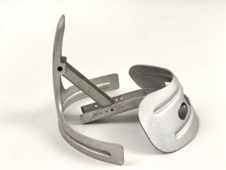 Deutschland nach 1945 , Gasmaskenspanner "Medi" faltbar