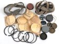 Konvolut Ersatzteile für Gasmasken und Behälter , alles mehr oder weniger defekt , meist Wehrmacht