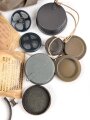 Konvolut Ersatzteile für Gasmasken und Behälter , alles mehr oder weniger defekt , meist Wehrmacht