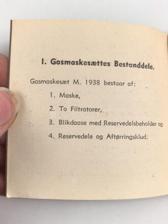 Dänemark, Bedienungsanleitung für die Zivilgasmaske M 1938, datiert 1939, 16 Seiten, Maße: 8 x 8cm