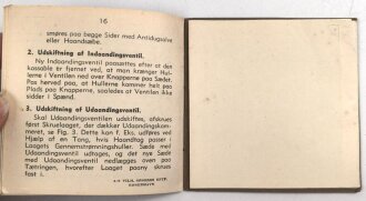 Dänemark, Bedienungsanleitung für die Zivilgasmaske M 1938, datiert 1939, 16 Seiten, Maße: 8 x 8cm
