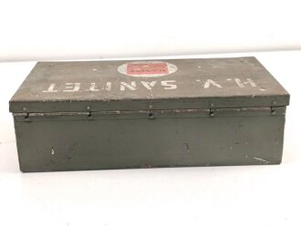 Verbandkasten für Kraftfahrzeuge der Wehrmacht,  das Inhaltsverzeichnis von 1941. Von der norwegischen Armee überlackiertes Stück