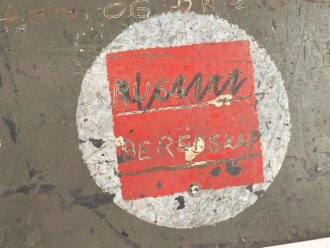 Verbandkasten für Kraftfahrzeuge der Wehrmacht,  das Inhaltsverzeichnis von 1941. Von der norwegischen Armee überlackiertes Stück
