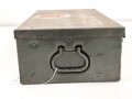 Verbandkasten für Kraftfahrzeuge der Wehrmacht,  das Inhaltsverzeichnis von 1941. Von der norwegischen Armee überlackiertes Stück