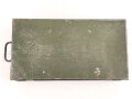 Verbandkasten für Kraftfahrzeuge der Wehrmacht,  das Inhaltsverzeichnis von 1941. Von der norwegischen Armee überlackiertes Stück