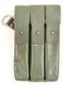 Norwegen nach 1945, leicht defekte, lederne Magazintasche für drei Stangenmagazine MP38. und 40 der Wehrmacht. Die MP40 war nach Kriegsende noch lange bei der norwegischen Armee im Bestand