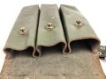 Norwegen nach 1945, leicht defekte, lederne Magazintasche für drei Stangenmagazine MP38. und 40 der Wehrmacht. Die MP40 war nach Kriegsende noch lange bei der norwegischen Armee im Bestand