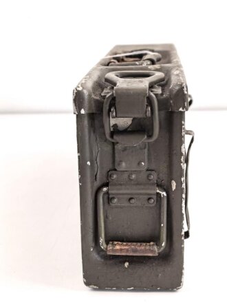 Gurtkasten / Patronenkasten Wehrmacht aus Aluminium. Überlackiertes Stück mit seitlicher Modifikation