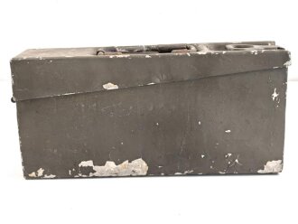 Gurtkasten / Patronenkasten Wehrmacht aus Aluminium. Überlackiertes Stück mit seitlicher Modifikation