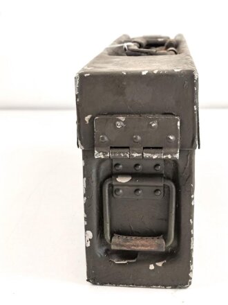 Gurtkasten / Patronenkasten Wehrmacht aus Aluminium. Überlackiertes Stück mit seitlicher Modifikation