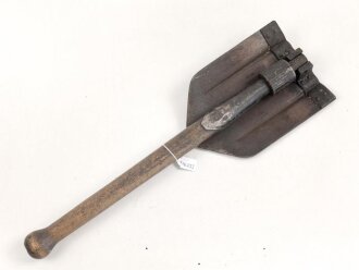 Klappspaten Wehrmacht, gebraucht, ungereinigt, ohne erkennbare Stempelung