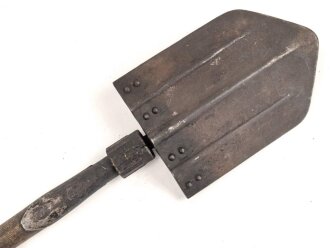 Klappspaten Wehrmacht, gebraucht, ungereinigt, ohne erkennbare Stempelung