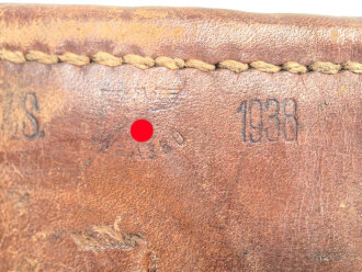 Lederner Transportbehälter zum Richtkreis 31 der Wehrmacht. Getragenes Stück, datiert 1938