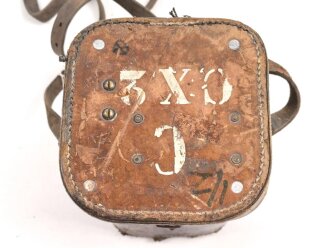 Lederner Transportbehälter zum Richtkreis 31 der Wehrmacht. Getragenes Stück, datiert 1938