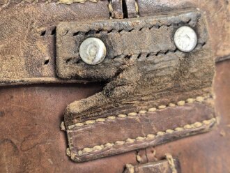 Lederner Transportbehälter zum Richtkreis 31 der Wehrmacht. Getragenes Stück, datiert 1938