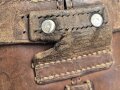 Lederner Transportbehälter zum Richtkreis 31 der Wehrmacht. Getragenes Stück, datiert 1938