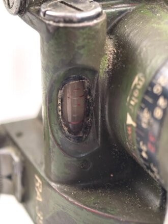 Richtaufsatz 35 zum 80mm Granatwerfer 34 der Wehrmacht. Norwegisch überlackiertes Stück, voll beweglich
