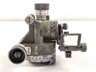 Richtaufsatz 35 zum 80mm Granatwerfer 34 der Wehrmacht. Norwegisch überlackiertes Stück, voll beweglich