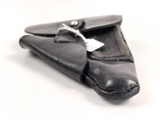 Pistolentasche schwarzes Leder. Keine Markierungen, Alter und Herkunft unbekannt, Höhe auf der Magazinseite gemessen knapp 18cm