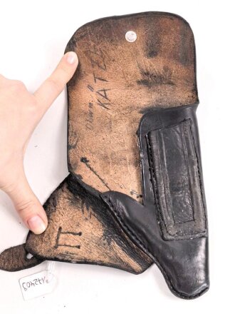 Pistolentasche schwarzes Leder. Keine Markierungen, Alter und Herkunft unbekannt, Höhe auf der Magazinseite gemessen knapp 18cm