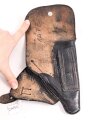 Pistolentasche schwarzes Leder. Keine Markierungen, Alter und Herkunft unbekannt, Höhe auf der Magazinseite gemessen knapp 18cm
