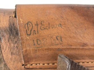 Pistolentasche braunes Leder. Keine Markierungen, Alter und Herkunft unbekannt, Höhe auf der Magazinseite gemessen 22,5m