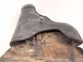 Pistolentasche schwarzes Leder. Keine Markierungen, Alter und Herkunft unbekannt, Höhe auf der Magazinseite gemessen knapp 23cm