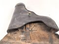 Pistolentasche schwarzes Leder. Keine Markierungen, Alter und Herkunft unbekannt, Höhe auf der Magazinseite gemessen knapp 23cm