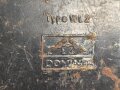 Handleuchte DOMINIT Type WL2. Anscheinend sowohl im Bergbau, als auch bei Militär eingesetzt. Genaue Herkunft und Alter unbekannt, Funktion nicht geprüft. Höhe etwa 28cm