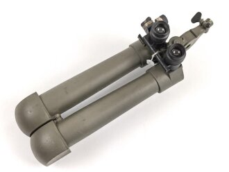 Scherenfernrohr S.F. 14 Z, mit deutscher Heereseinteilung H/ 6400. Überlackiertes Stück, anstelle des Herstellers ist hier "C.Z. 8 B" markiert, C.Z. für Carl Zeiss ? . Klare Durchsicht, rechts ein Gitternetz verbaut.