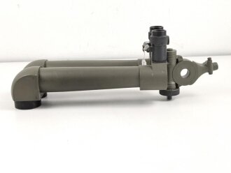 Scherenfernrohr S.F. 14 Z, mit deutscher Heereseinteilung H/ 6400. Überlackiertes Stück, anstelle des Herstellers ist hier "C.Z. 8 B" markiert, C.Z. für Carl Zeiss ? . Klare Durchsicht, rechts ein Gitternetz verbaut.
