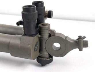 Scherenfernrohr S.F. 14 Z, mit deutscher Heereseinteilung H/ 6400. Überlackiertes Stück, anstelle des Herstellers ist hier "C.Z. 8 B" markiert, C.Z. für Carl Zeiss ? . Klare Durchsicht, rechts ein Gitternetz verbaut.