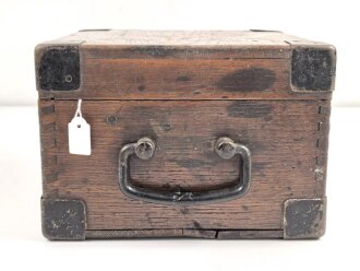 Nivelliergerät von Carl Zeiss Jena. Meiner Meinung nach zivile Ausführung. Bei der Durchsicht ist nur ein Fadenkreuz erkennbar. Im Transportkasten samt diversem Zubehör