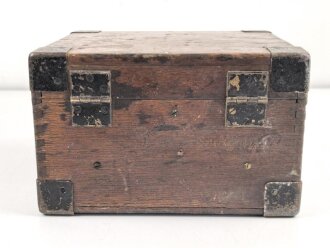 Nivelliergerät von Carl Zeiss Jena. Meiner Meinung nach zivile Ausführung. Bei der Durchsicht ist nur ein Fadenkreuz erkennbar. Im Transportkasten samt diversem Zubehör