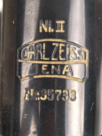 Nivelliergerät von Carl Zeiss Jena. Meiner Meinung nach zivile Ausführung. Bei der Durchsicht ist nur ein Fadenkreuz erkennbar. Im Transportkasten samt diversem Zubehör