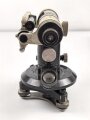 Nivelliergerät von Carl Zeiss Jena. Meiner Meinung nach zivile Ausführung. Bei der Durchsicht ist nur ein Fadenkreuz erkennbar. Im Transportkasten samt diversem Zubehör
