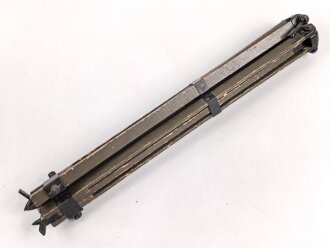 Dreibein, vermutlich für optisches Gerät, von der Wehrmacht vereinnahm Im zugehörigen Köcher