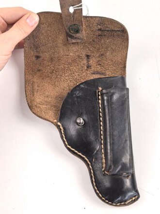 Pistolentasche schwarzes Leder. Keine Markierungen, Alter und Herkunft unbekannt, Höhe auf der Magazinseite gemessen 17cm