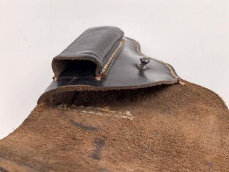 Pistolentasche schwarzes Leder. Keine Markierungen, Alter und Herkunft unbekannt, Höhe auf der Magazinseite gemessen 17cm