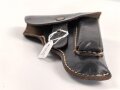 Pistolentasche schwarzes Leder. Keine Markierungen, Alter und Herkunft unbekannt, Höhe auf der Magazinseite gemessen 17cm