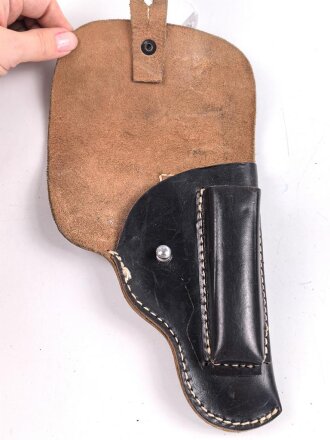 Pistolentasche schwarzes Leder. Keine Markierungen, Alter und Herkunft unbekannt, Höhe auf der Magazinseite gemessen 18cm