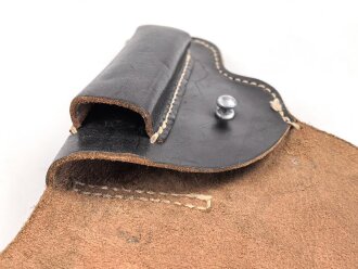 Pistolentasche schwarzes Leder. Keine Markierungen, Alter und Herkunft unbekannt, Höhe auf der Magazinseite gemessen 18cm