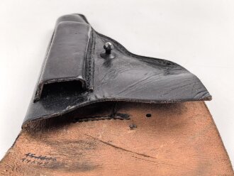 Pistolentasche schwarzes Leder. Keine Markierungen, Alter und Herkunft unbekannt, Höhe auf der Magazinseite gemessen 19cm